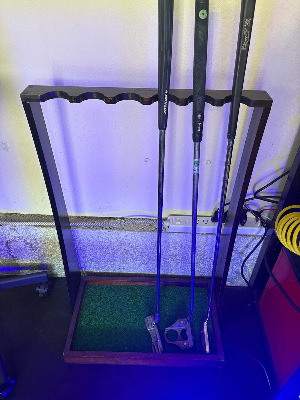 Premium Wooden Golf Putter Stand – PlayGoSports.com,